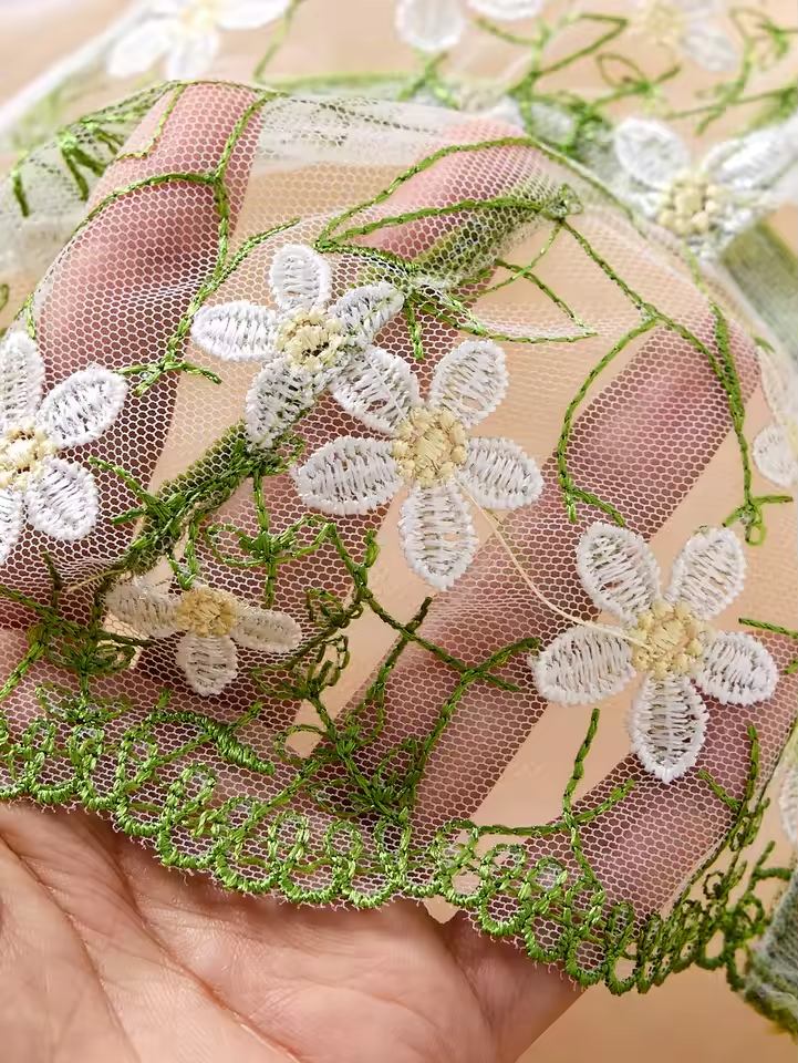 Green Daisy Embroidery 2-Piece Set