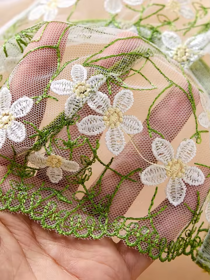 Green Daisy Embroidery 2-Piece Set